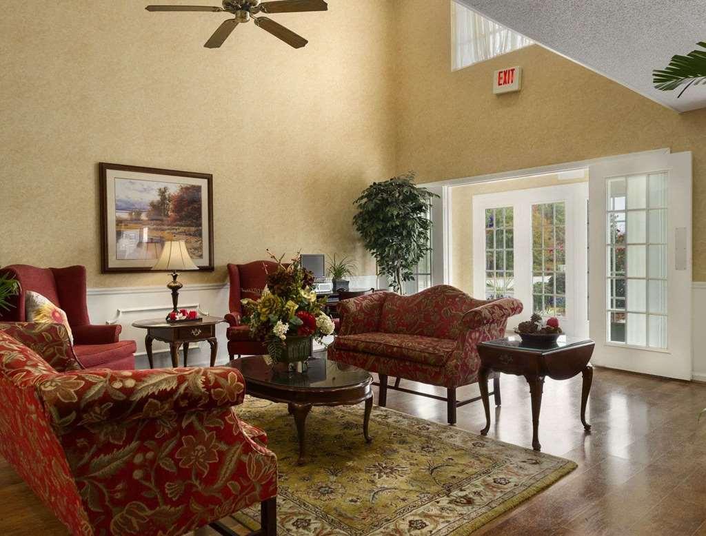 Baymont By Wyndham Dublin Hotel Interior photo